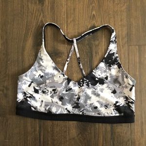 Under armor sports bra Medium